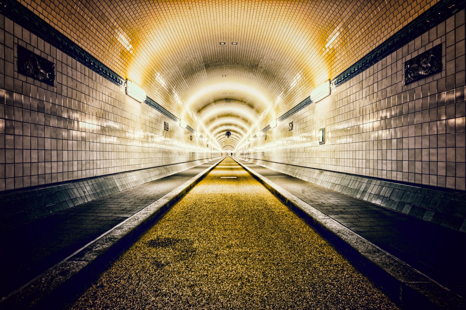 Nikon Z6 sample photo. Tunnel, old elbe tunnel photography