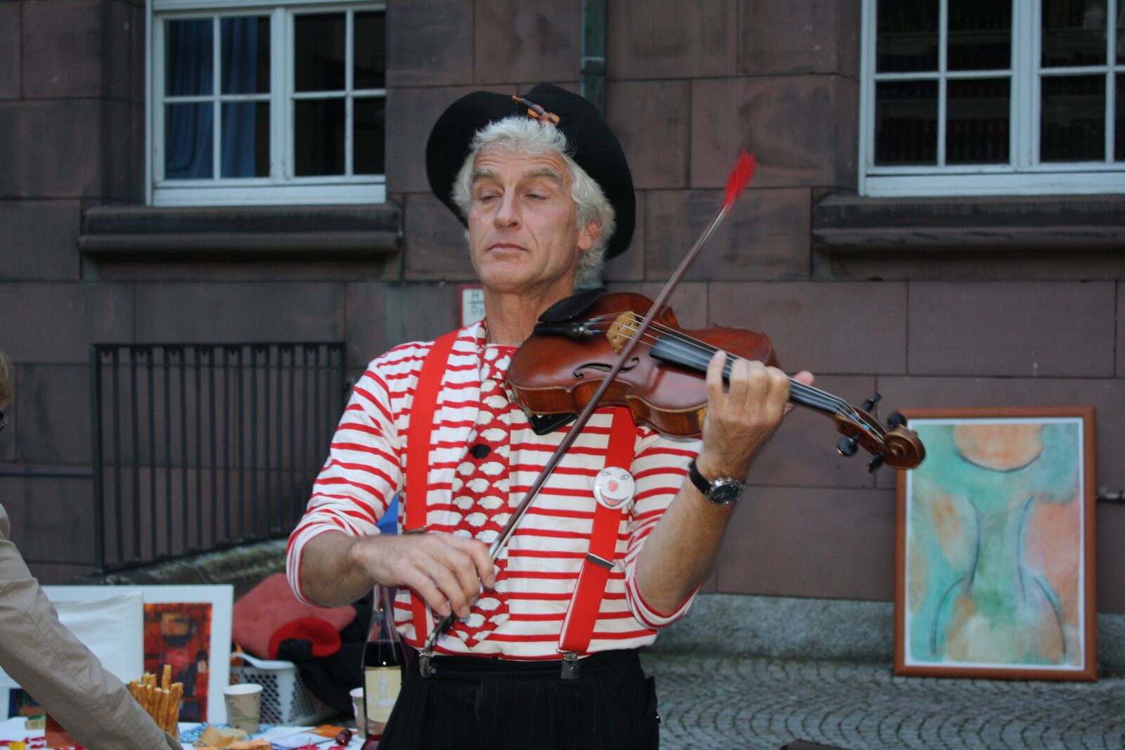 Canon EOS 1000D (EOS Digital Rebel XS / EOS Kiss F) sample photo. Costume, music, man photography