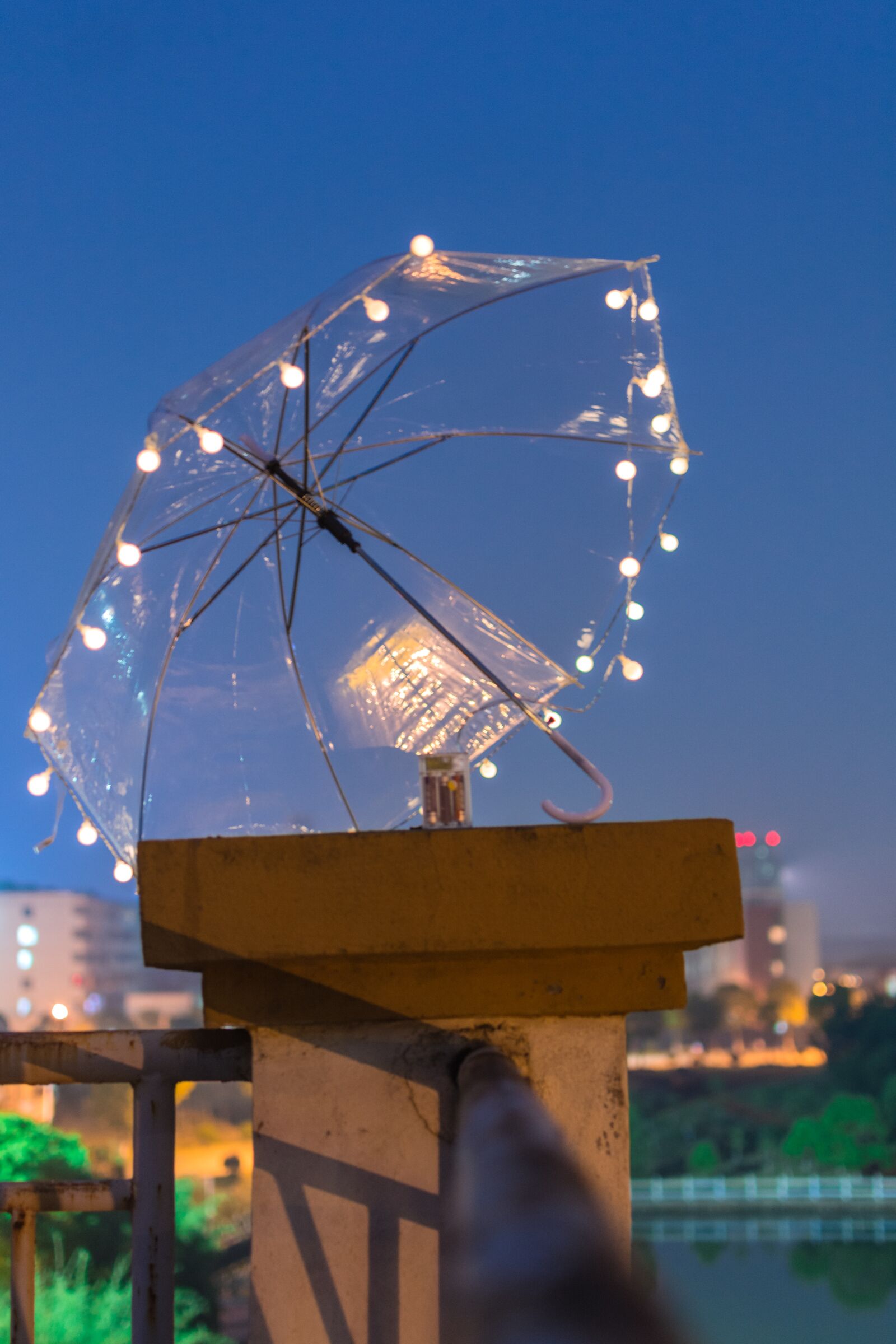 Nikon D7100 sample photo. Umbrella, blue, light photography