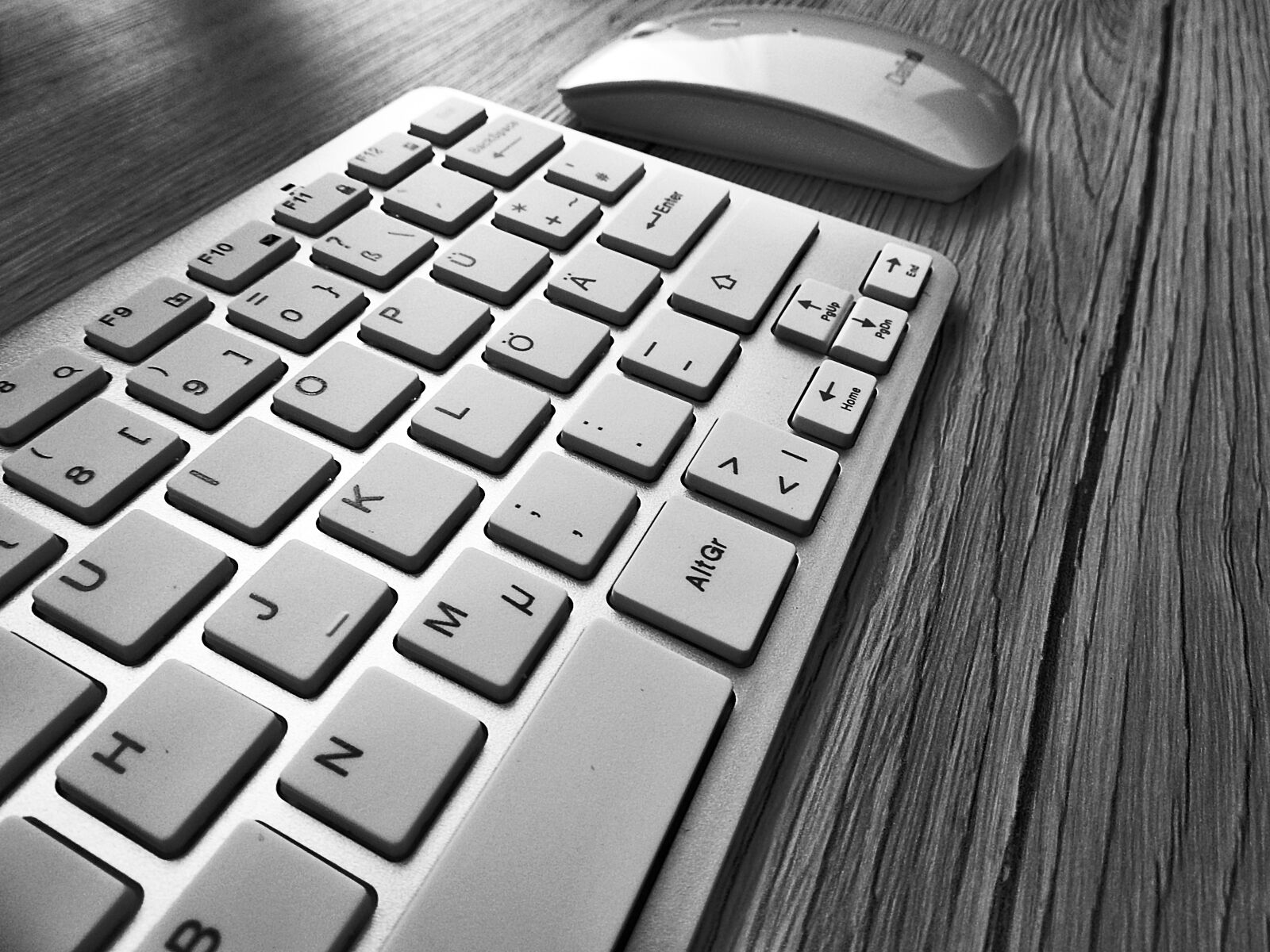 Nikon Coolpix P610 sample photo. Keyboard, mouse, desk photography