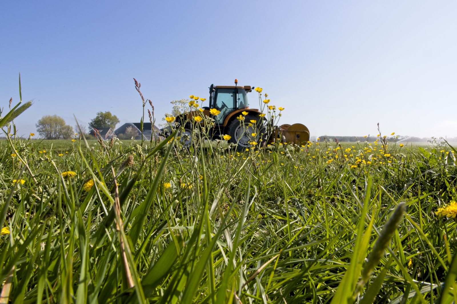 Canon EOS 6D Mark II sample photo. Tractor, water, agricultural vehicle photography