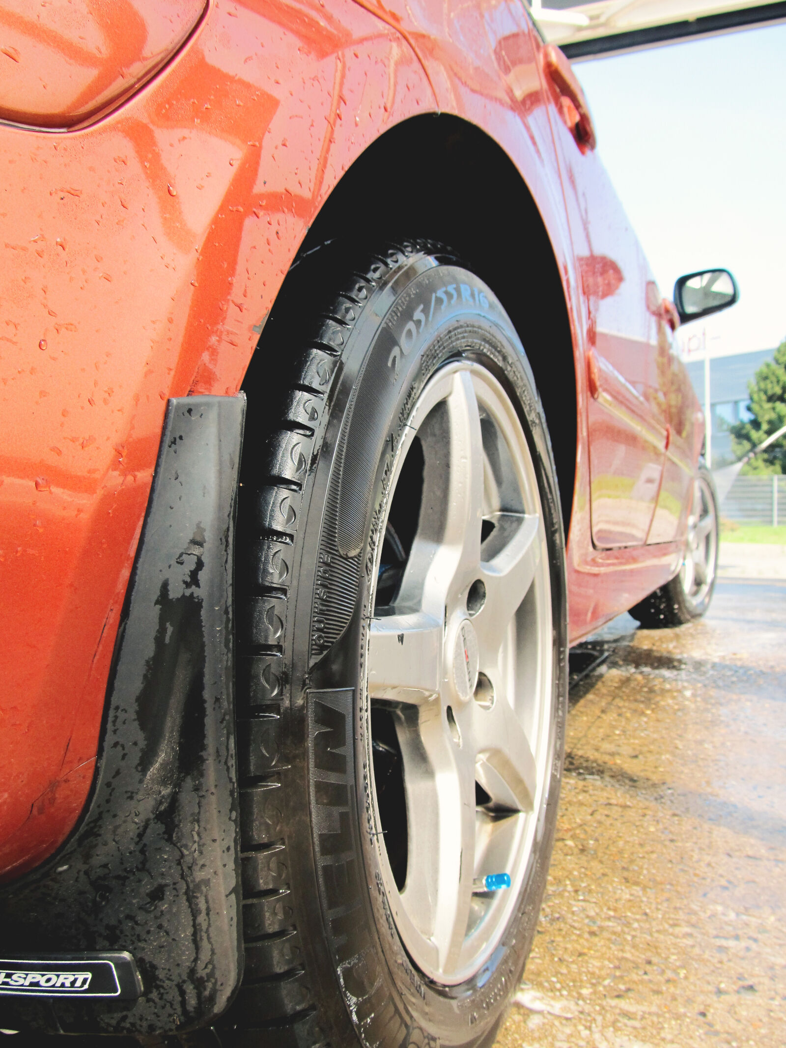 Canon PowerShot SX130 IS sample photo. Car, red, tire, washing photography