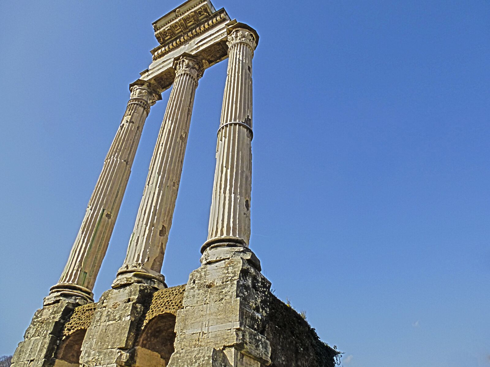 Panasonic Lumix DMC-ZS15 (Lumix DMC-TZ25) sample photo. Columns, rome, ancient rome photography