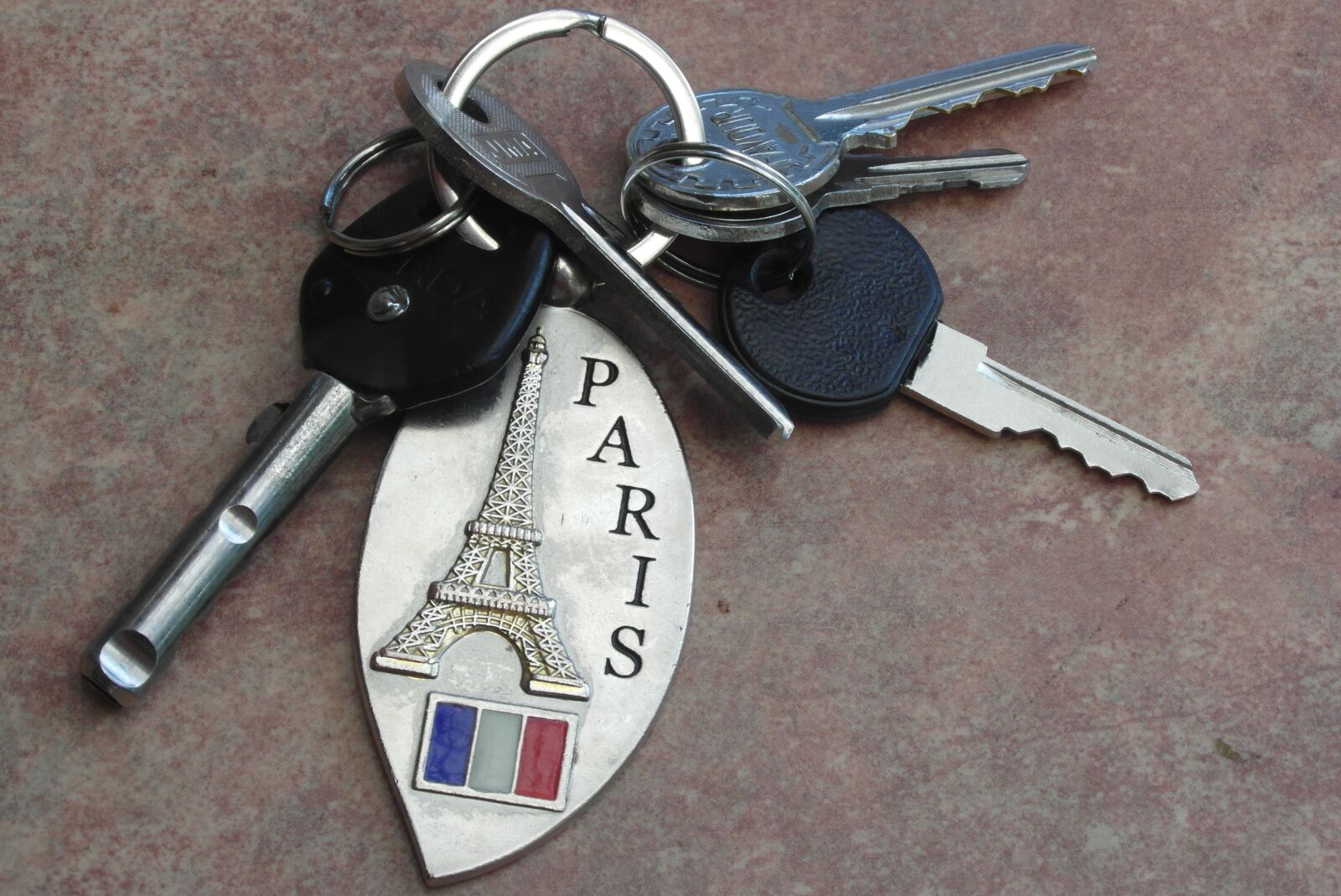 Samsung WB750 sample photo. Key, keychain, steel photography
