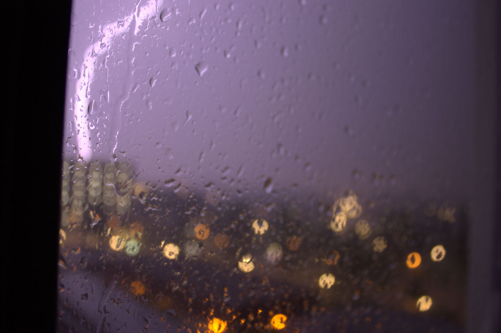 Canon EOS 450D (EOS Rebel XSi / EOS Kiss X2) sample photo. Dark, lightning, night, rain photography