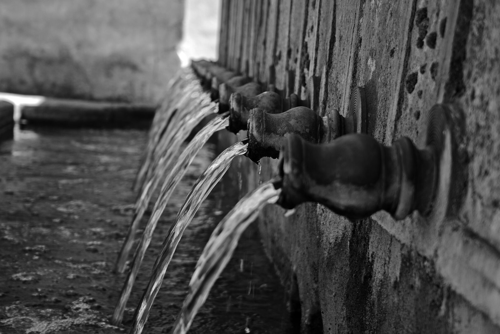 Canon EF-S 18-55mm F3.5-5.6 II sample photo. Pipes, source, jet photography