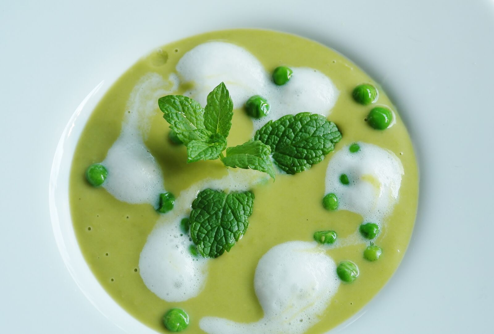 Samsung NX20 sample photo. Pea soup, soup, starter photography