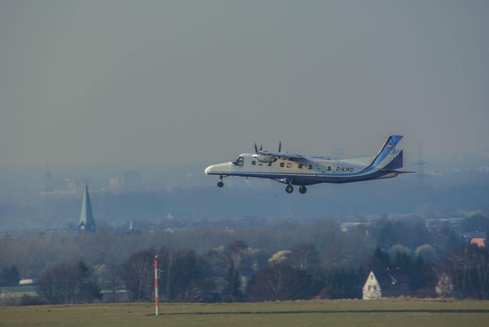 Sony Alpha DSLR-A100 sample photo. Aircraft, flyer, airport photography