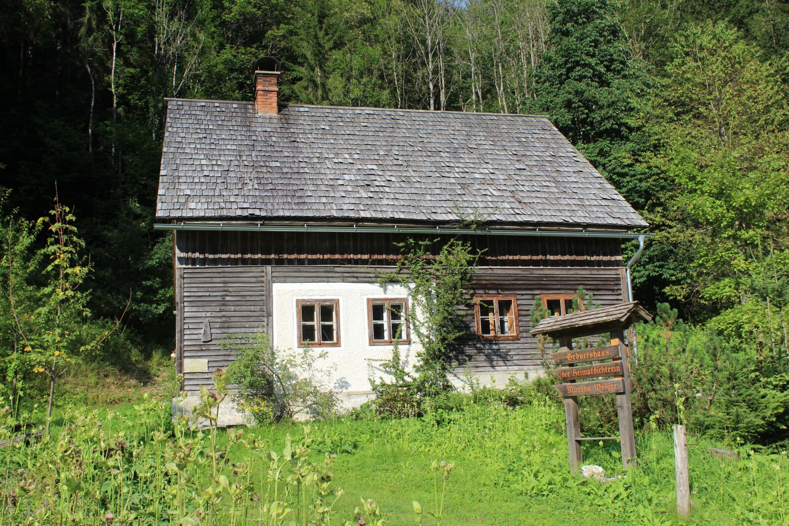 Canon EOS 1300D (EOS Rebel T6 / EOS Kiss X80) sample photo. Old, building, historically photography