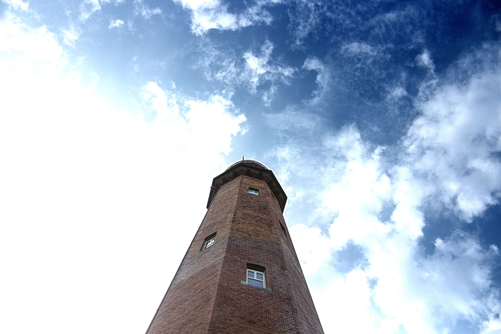 Canon EOS 1300D (EOS Rebel T6 / EOS Kiss X80) sample photo. Lighthouse, sky, clouds photography