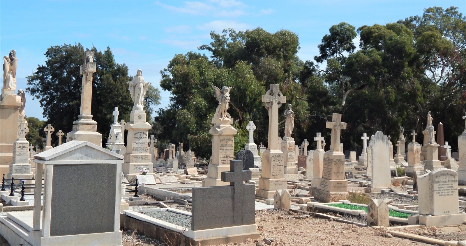 Nikon Coolpix L820 sample photo. Cemetery, daytime, peaceful photography