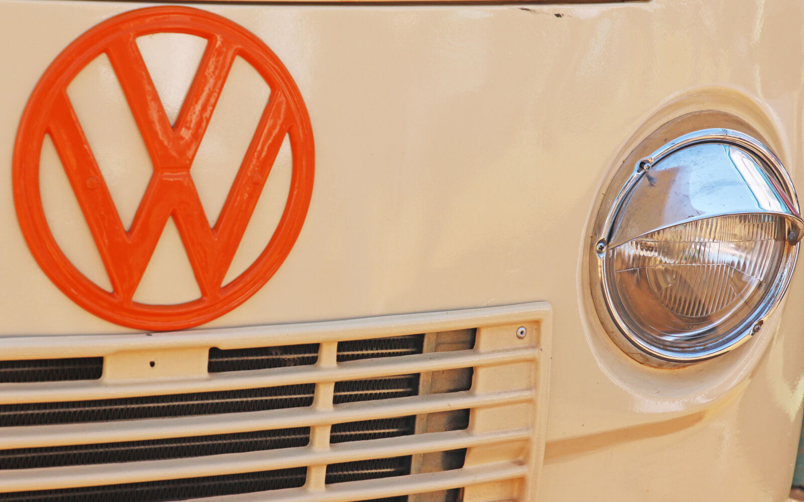 Canon EOS 7D Mark II sample photo. Car, circle, classic, classic photography
