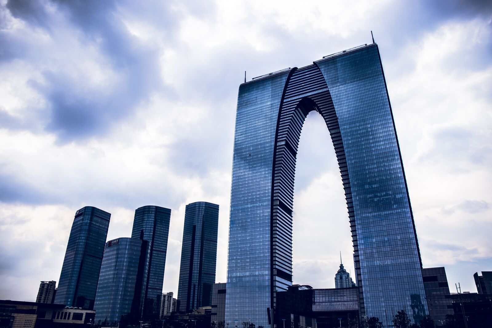 Canon EOS 6D Mark II sample photo. City, skyscraper, architecture photography