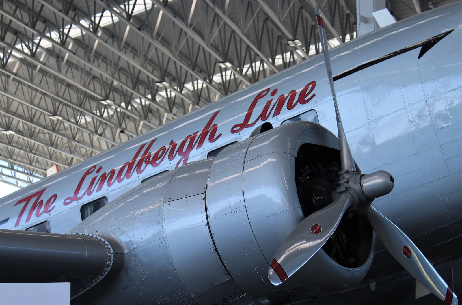 Canon EOS 1300D (EOS Rebel T6 / EOS Kiss X80) sample photo. Airliner, plane, vintage photography