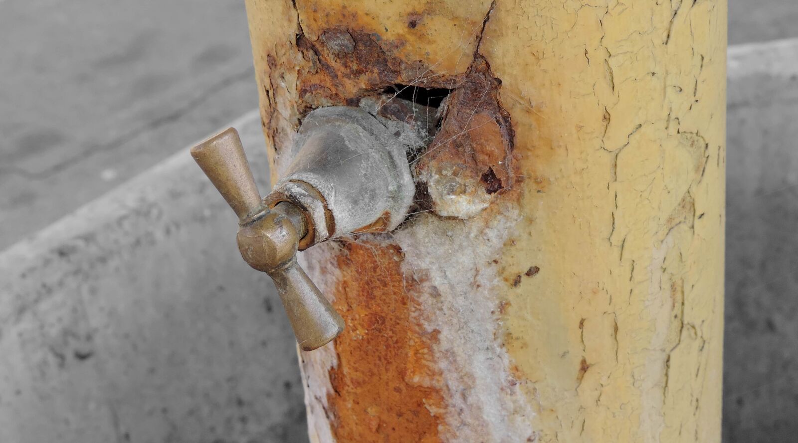Nikon Coolpix P520 sample photo. Abandoned, faucet, metal, old photography
