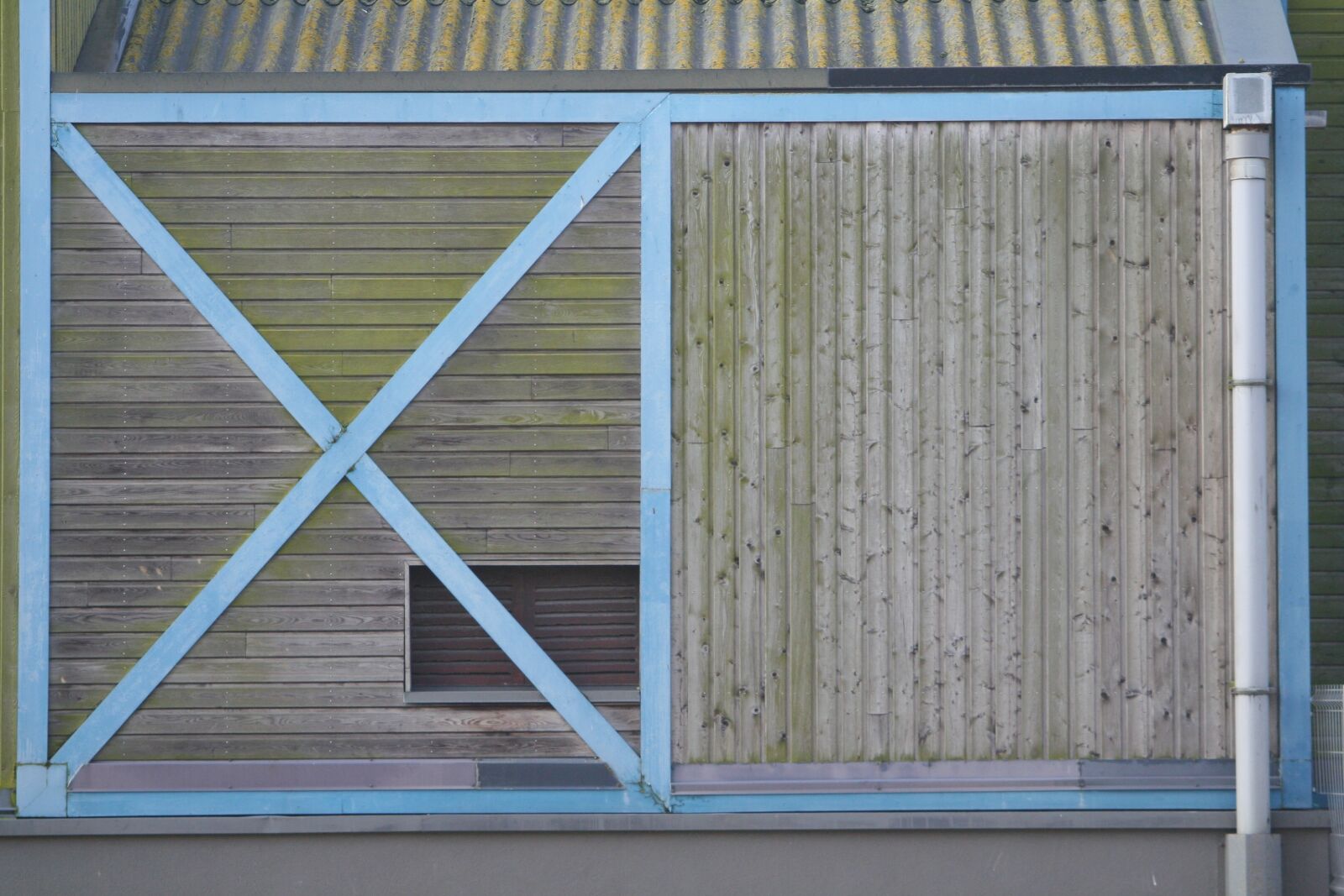 Canon EOS 350D (EOS Digital Rebel XT / EOS Kiss Digital N) sample photo. Architecture, window, wood photography