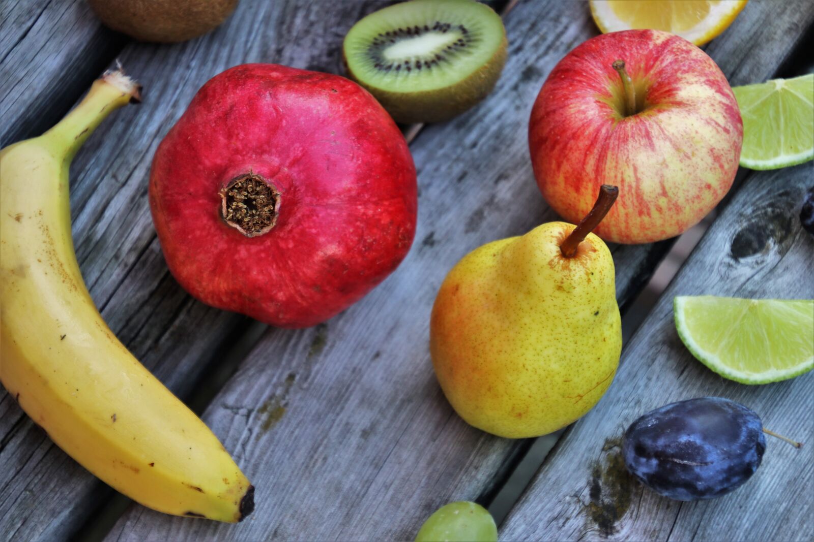 Canon EOS 80D sample photo. Pomegranate, fruit, pear photography