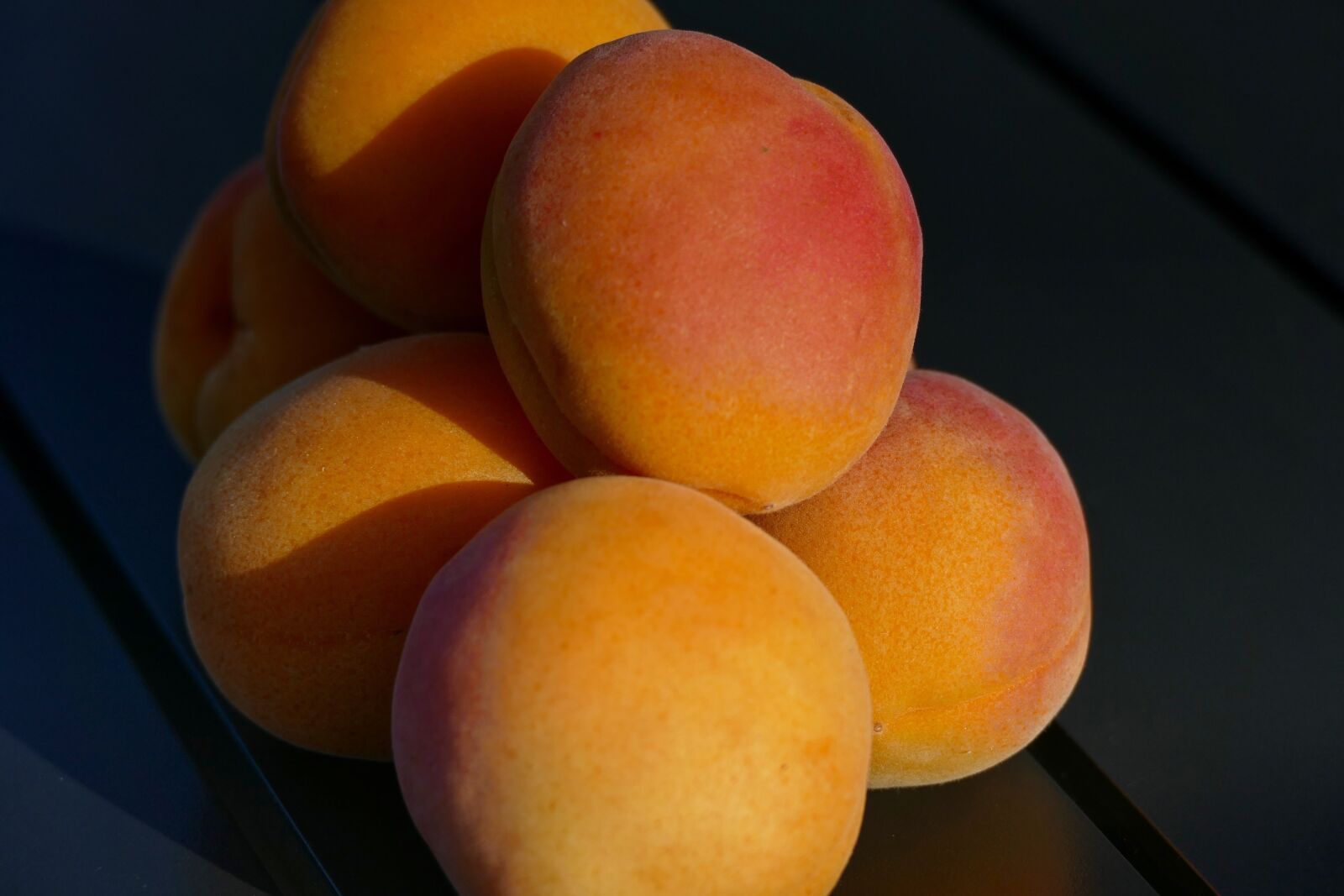 Panasonic Lumix DMC-FZ1000 sample photo. Apricots, yellow, fruit photography