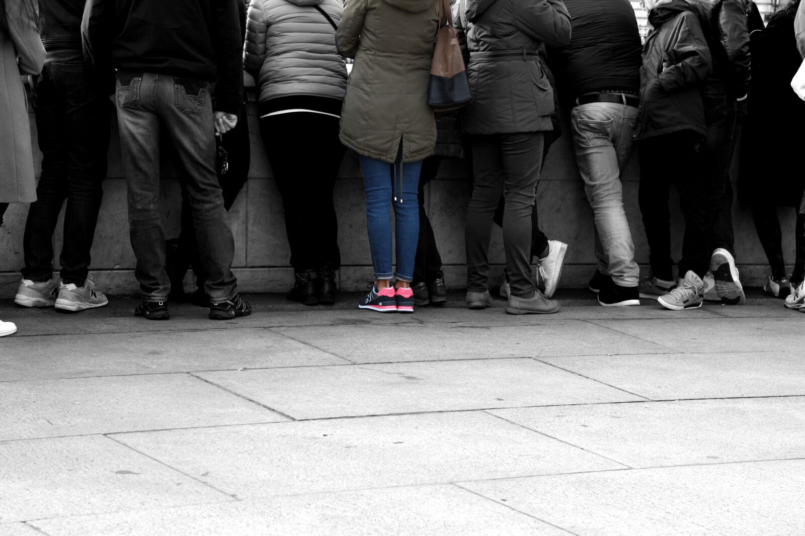 Canon EOS 400D (EOS Digital Rebel XTi / EOS Kiss Digital X) sample photo. Public, legs, shoes photography