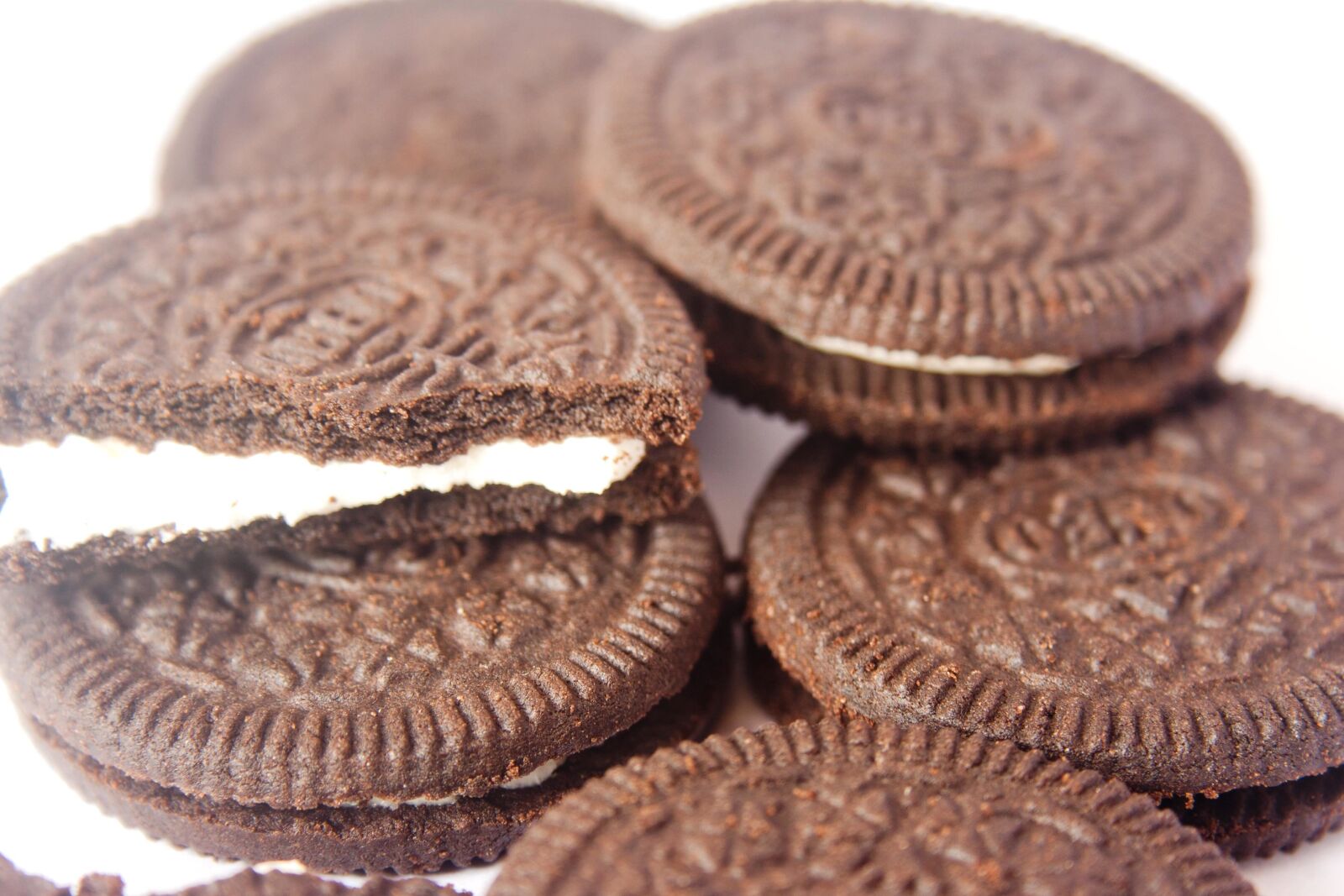 Canon EOS 1000D (EOS Digital Rebel XS / EOS Kiss F) sample photo. Cream, candy, biscuit, chocolate photography
