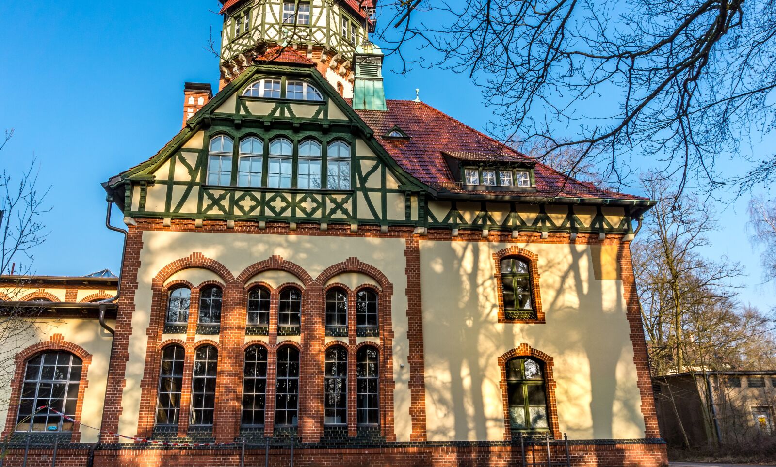 Sony Alpha a5000 (ILCE 5000) sample photo. Architecture, old, building photography