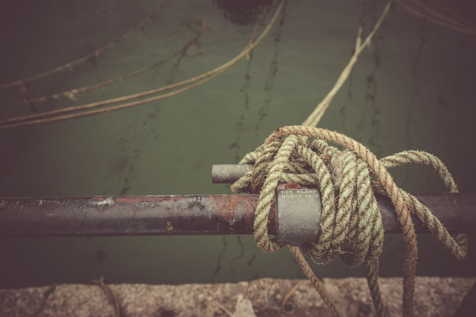 Canon EF 16-35mm F4L IS USM sample photo. Boats, harbour, harbour, rope photography