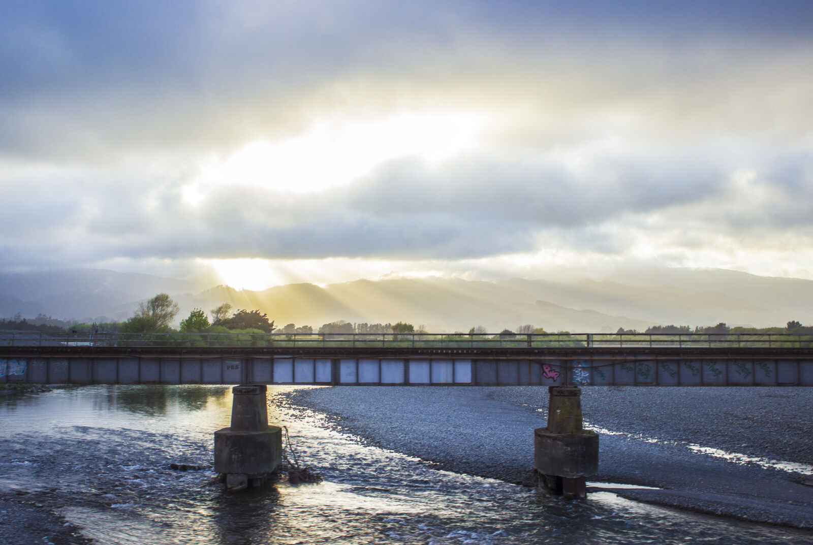Canon EOS 600D (Rebel EOS T3i / EOS Kiss X5) sample photo. Bridge, clouds, colour, outdoors photography