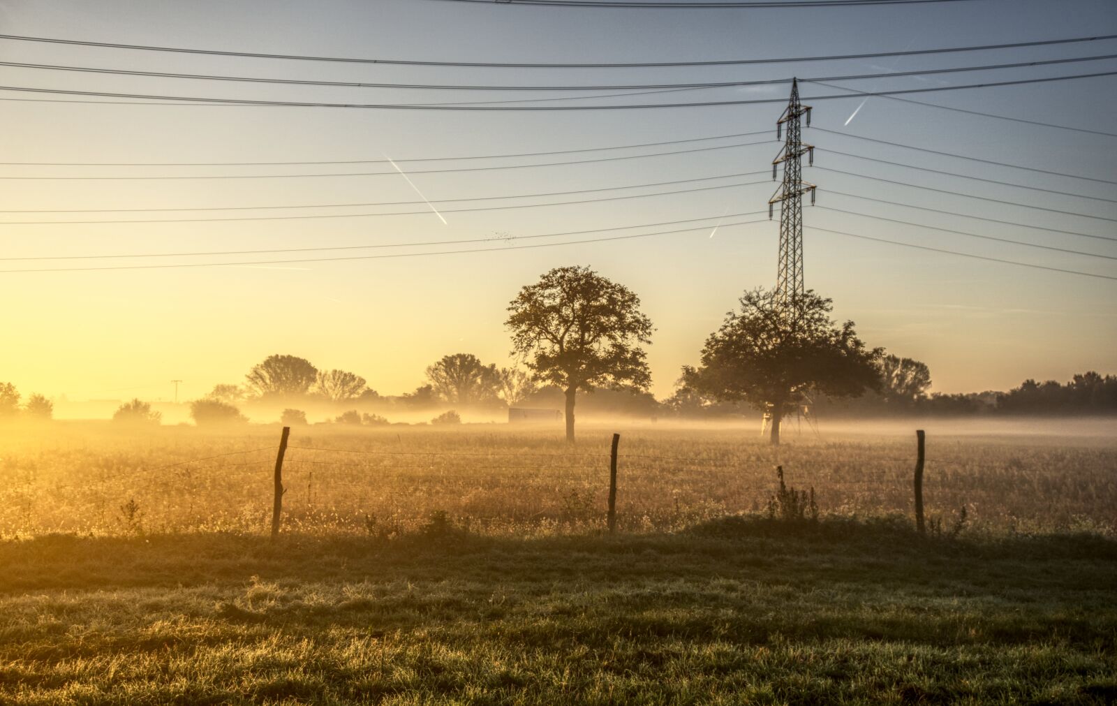Sony E 16-50mm F3.5-5.6 PZ OSS sample photo. Sunrise, sun, fog photography