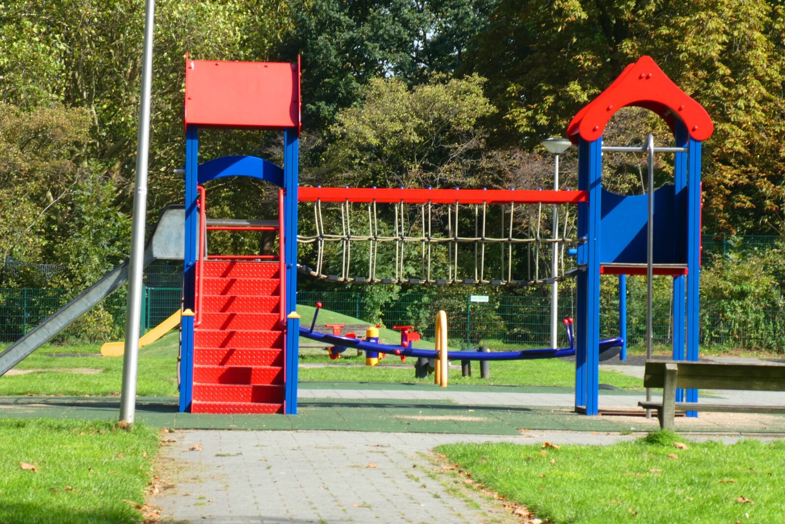 Panasonic Lumix DC-ZS70 (Lumix DC-TZ90) sample photo. Children's playground, klimtoestel, fun photography