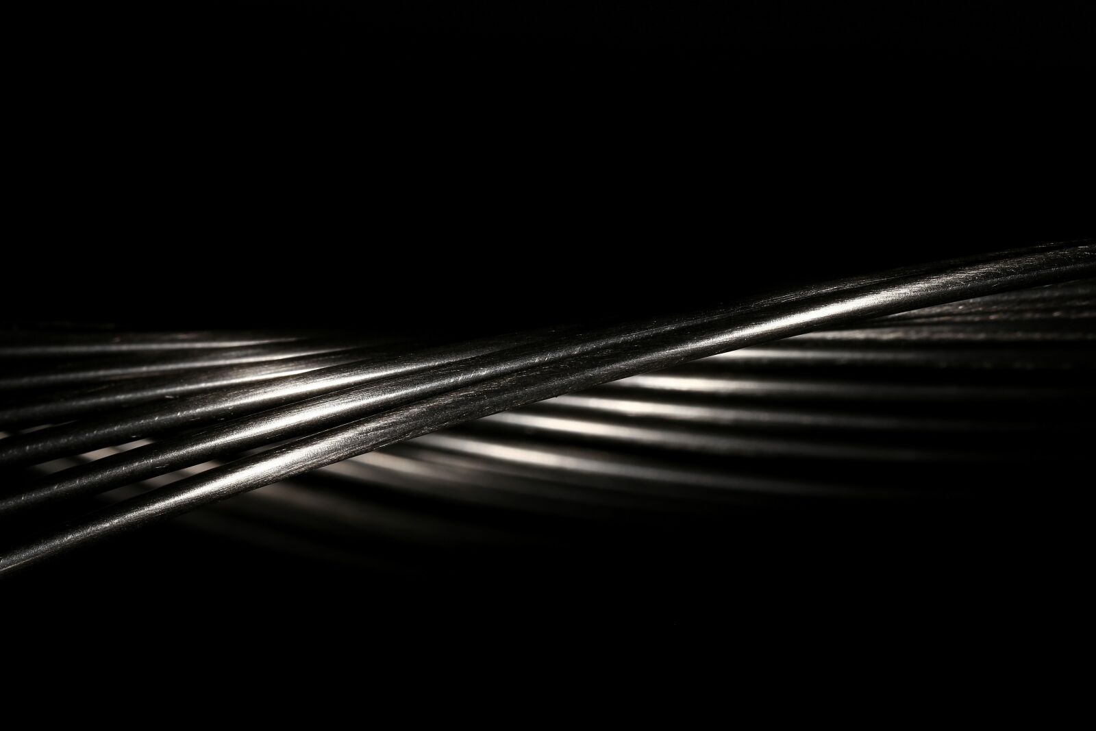 Canon EF 100mm F2.8L Macro IS USM sample photo. Wire, bent, chrome photography