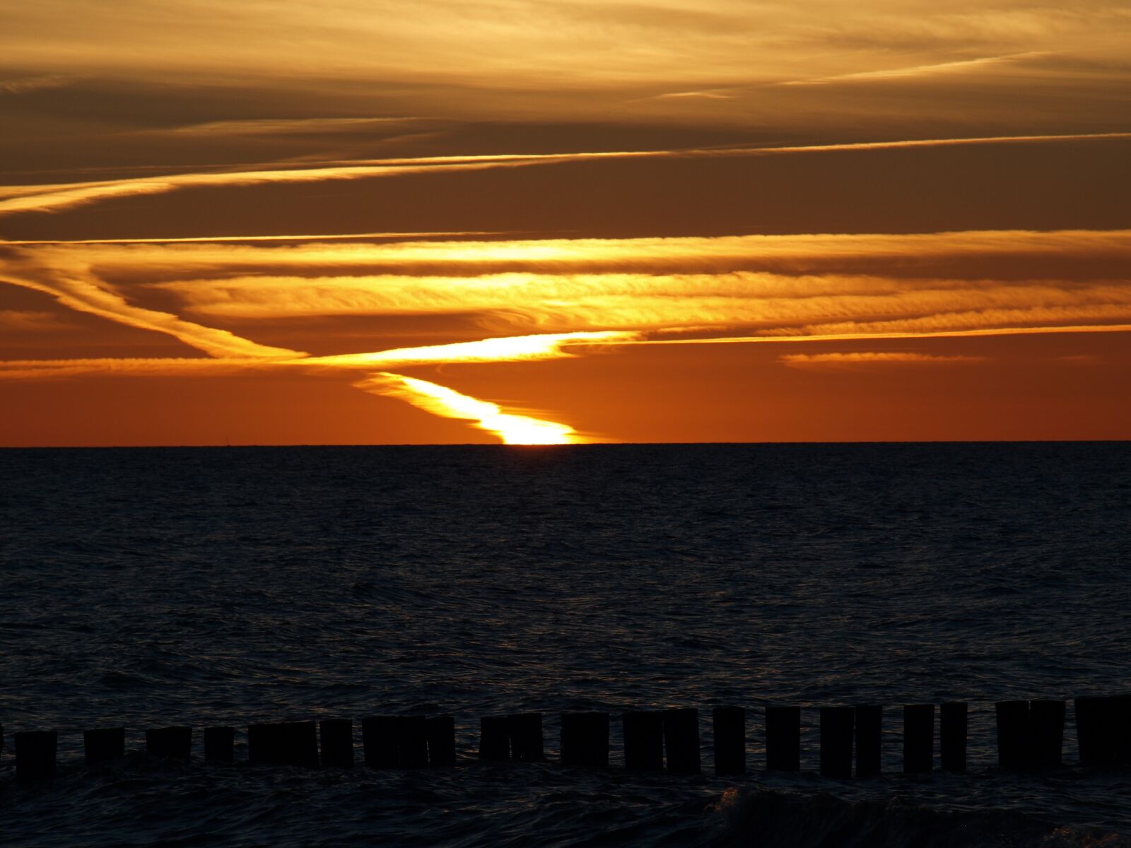 Olympus E-420 (EVOLT E-420) sample photo. Sky, sea, beach photography