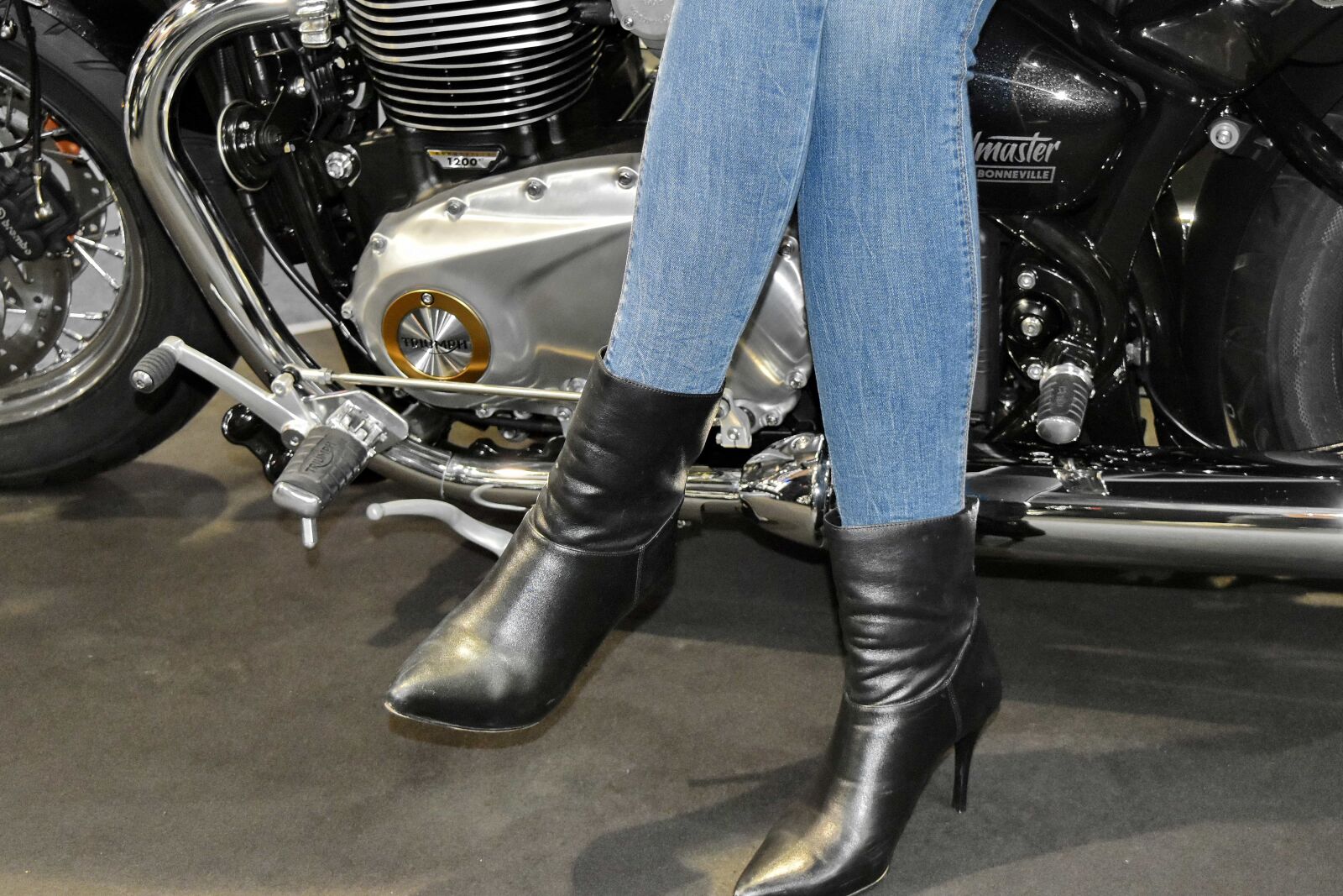 Nikon D5500 sample photo. Heels, legs, boot, vehicle photography