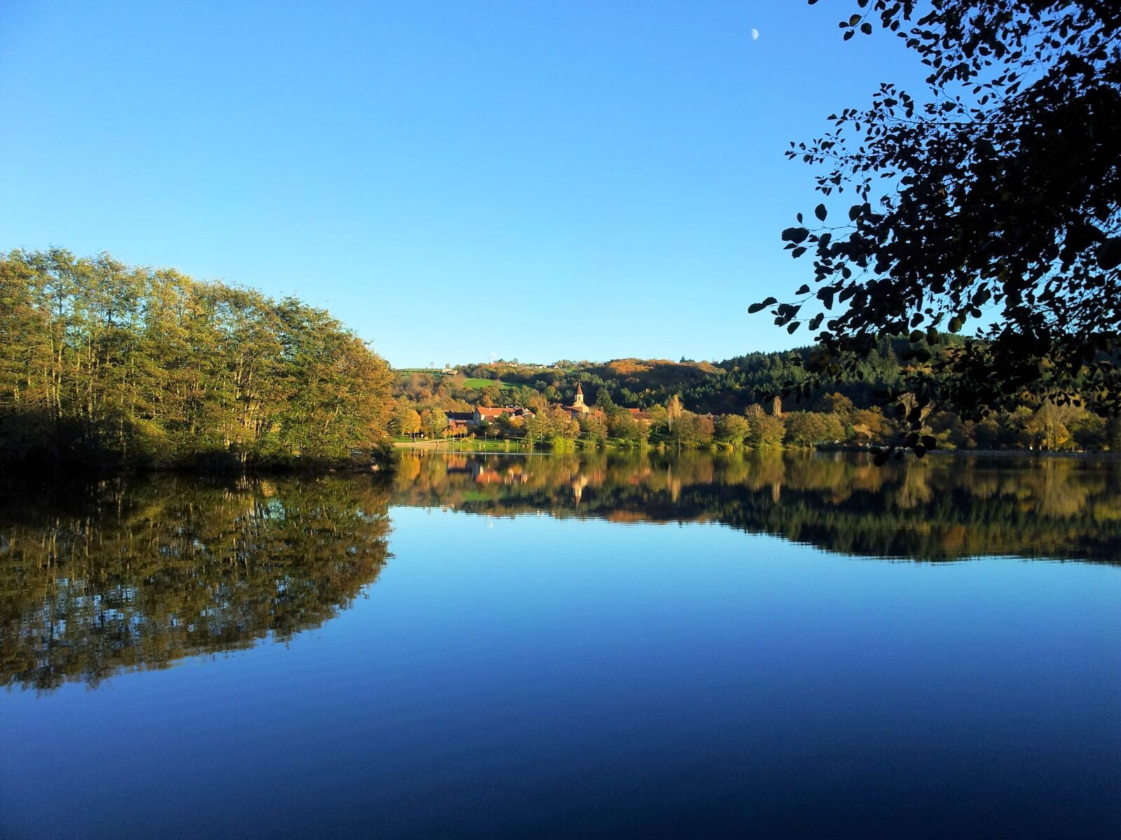 Samsung Galaxy S2 sample photo. Lake, saint-eloy-les-mines, island photography