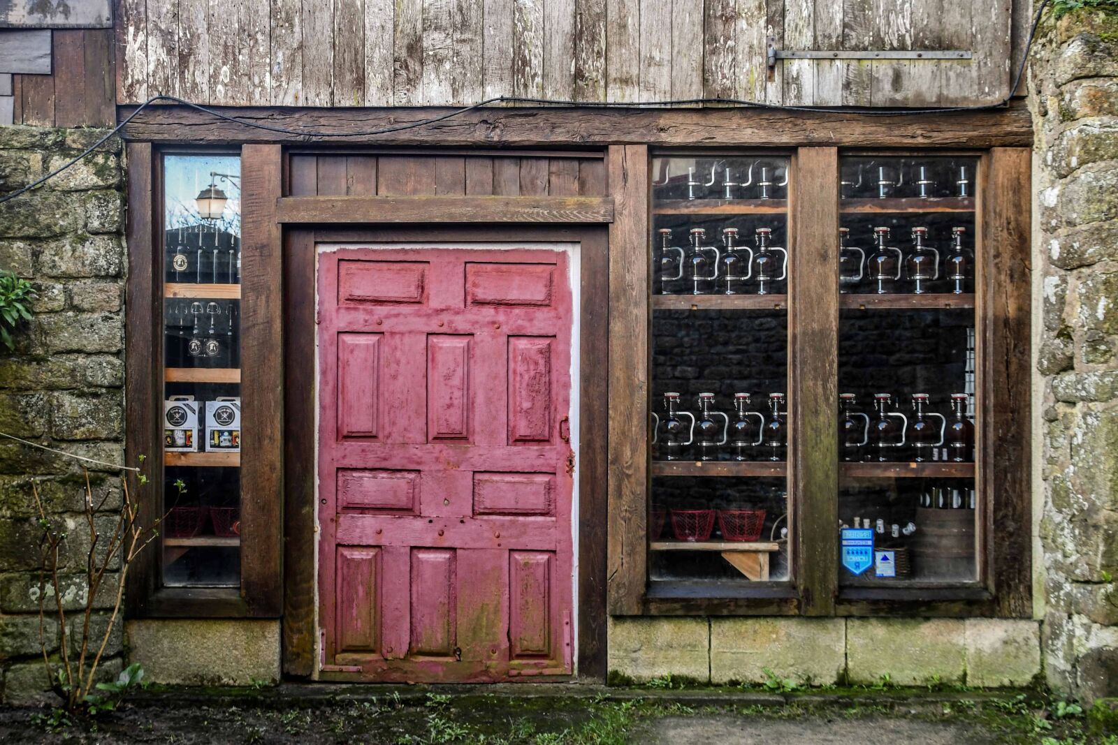 Nikon D500 sample photo. Door, window, street, exterior photography
