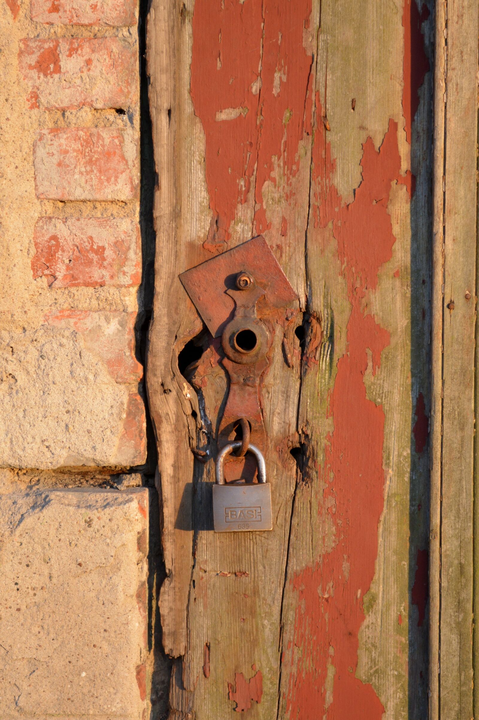Nikon D5200 sample photo. Door lock, castle, fitting photography
