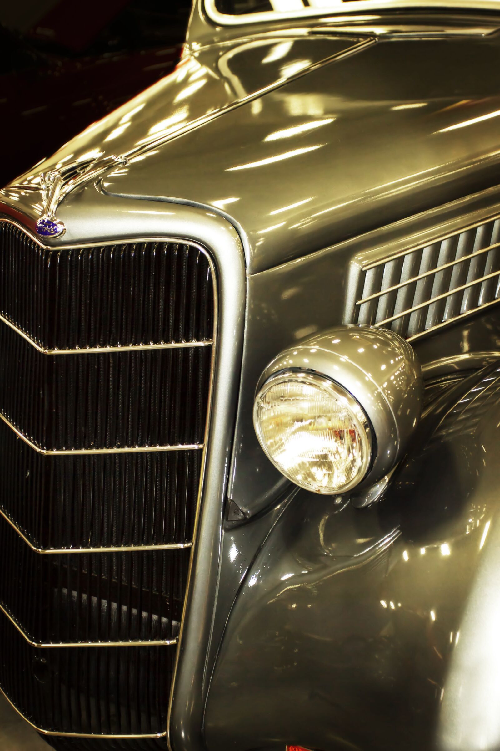 Canon EOS 7D + Canon EF 17-40mm F4L USM sample photo. Vintage car, grill, headlight photography