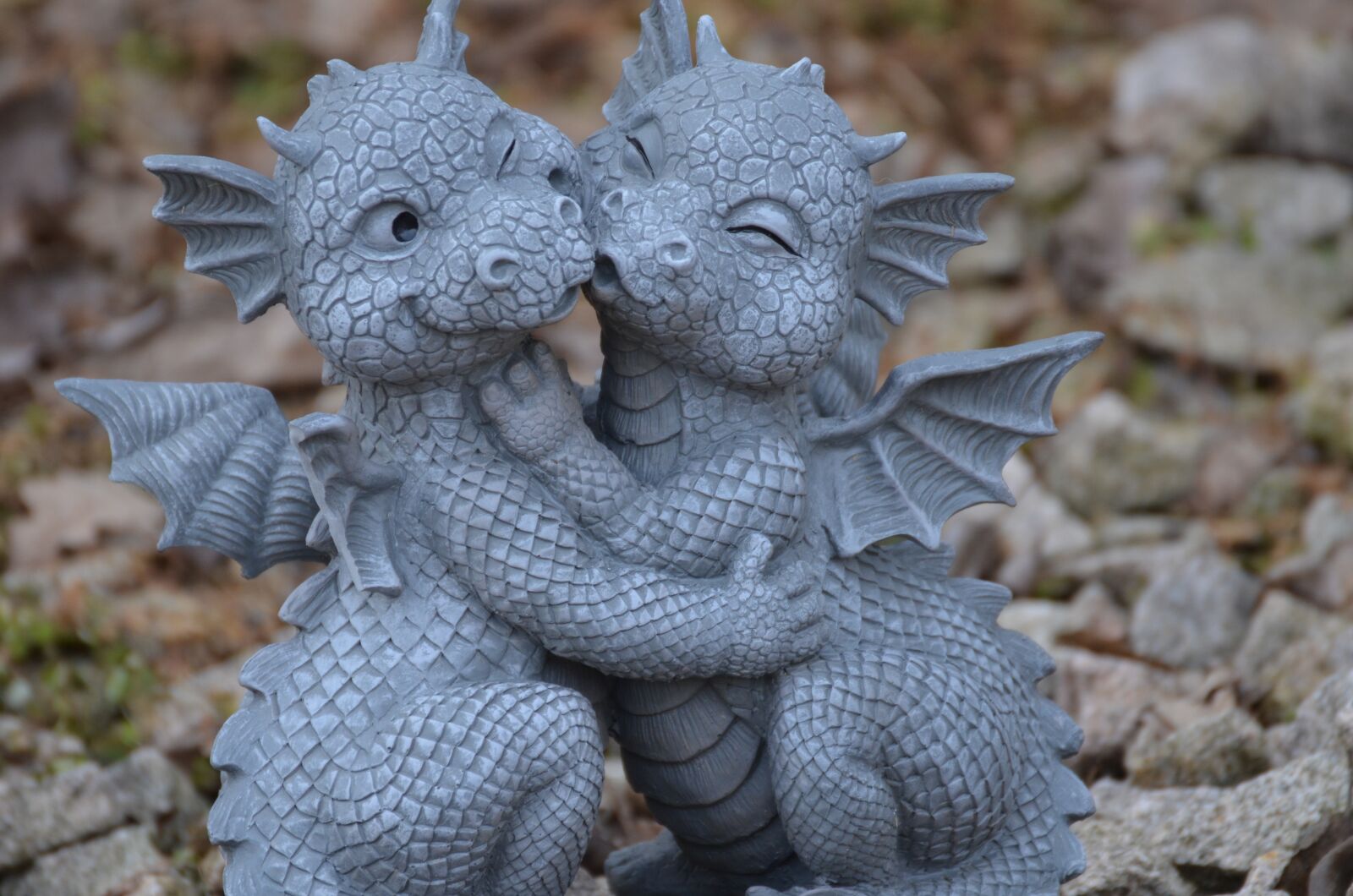 Nikon D5100 sample photo. Dragons, stone figure, sculpture photography