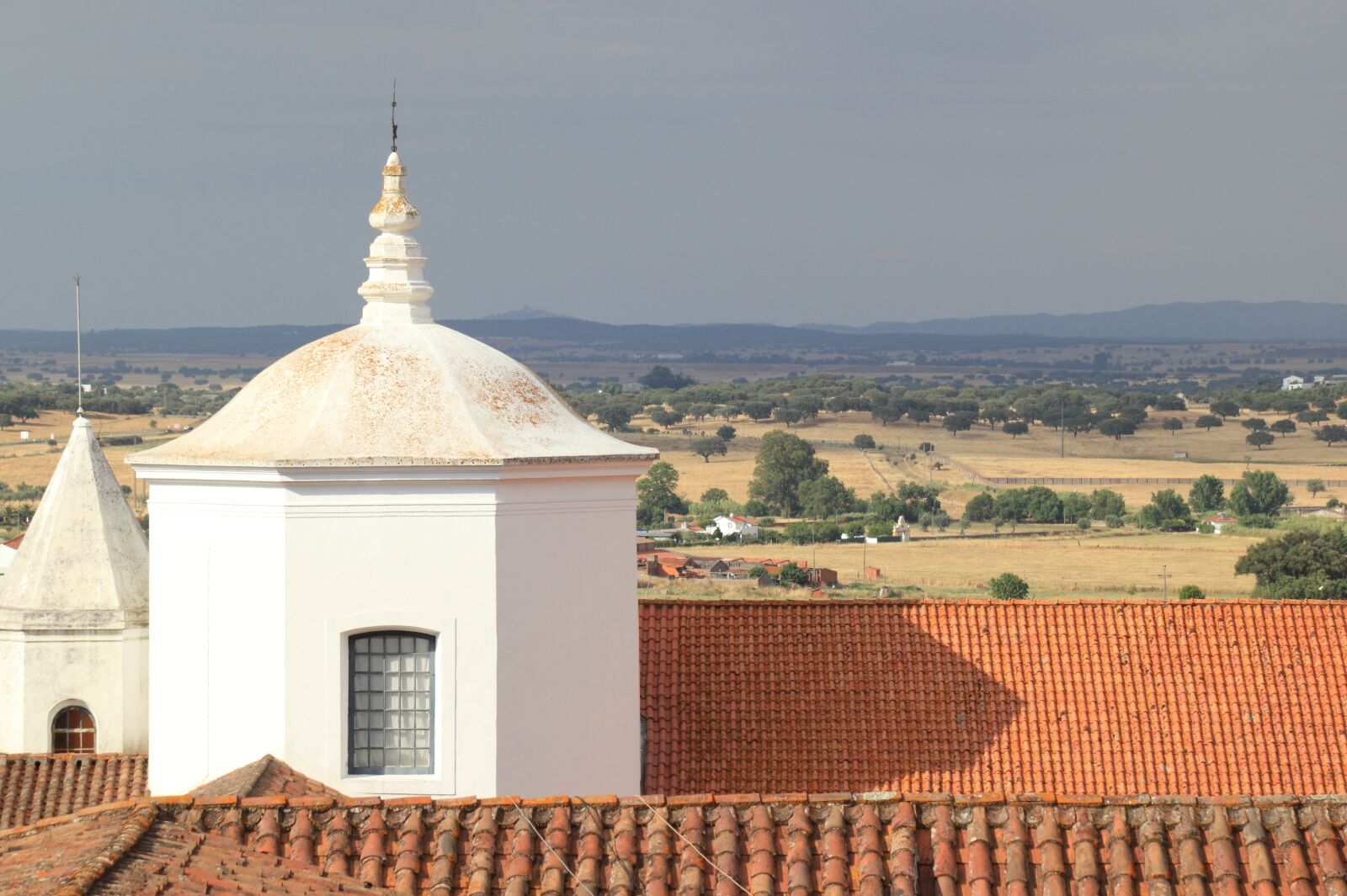Canon EOS 550D (EOS Rebel T2i / EOS Kiss X4) sample photo. Portugal, evora, roof photography