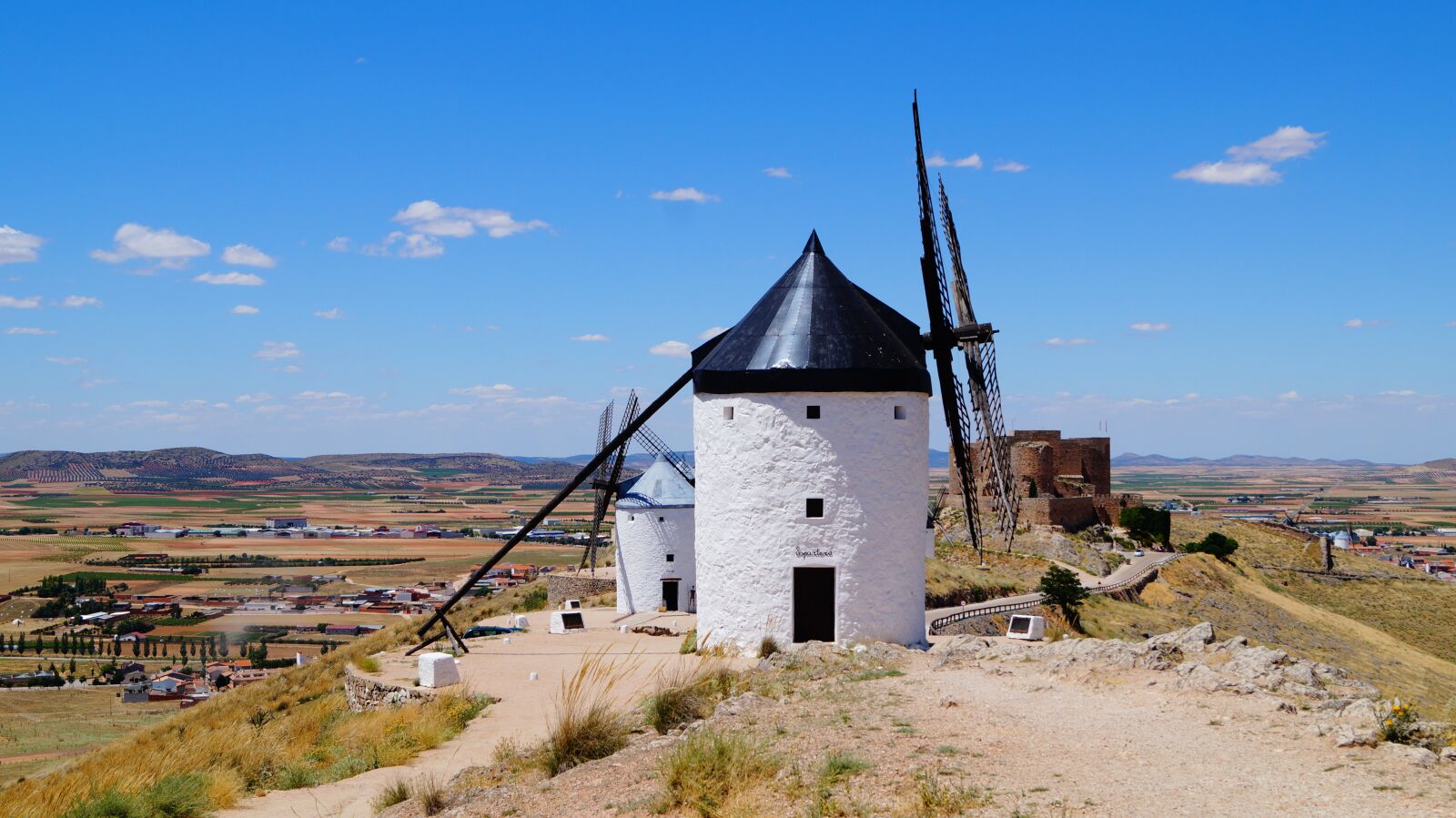Sony DT 18-55mm F3.5-5.6 SAM II sample photo. Tourism, mill, landscape photography