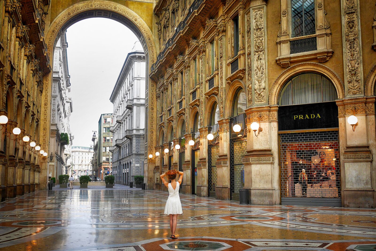Panasonic Lumix DMC-GX7 sample photo. Milan, italy, architecture photography