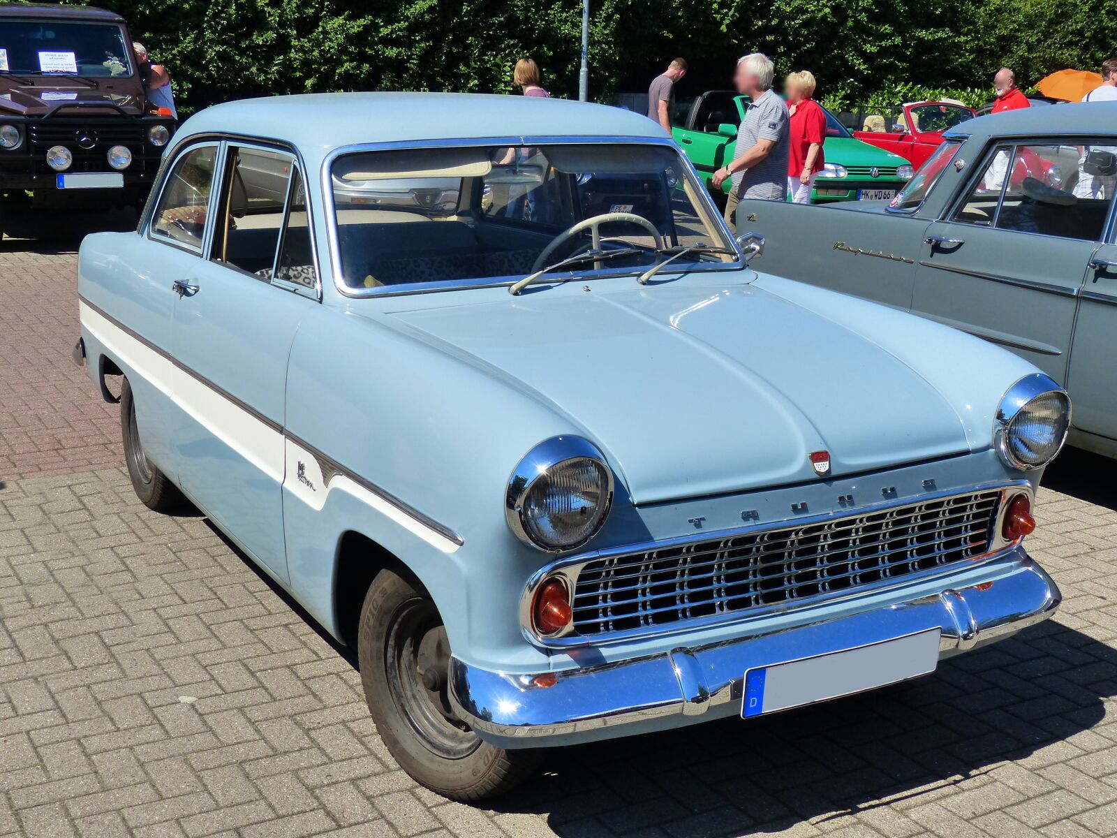 Panasonic Lumix DMC-FZ200 sample photo. Oldtimer, old cars, taunus photography