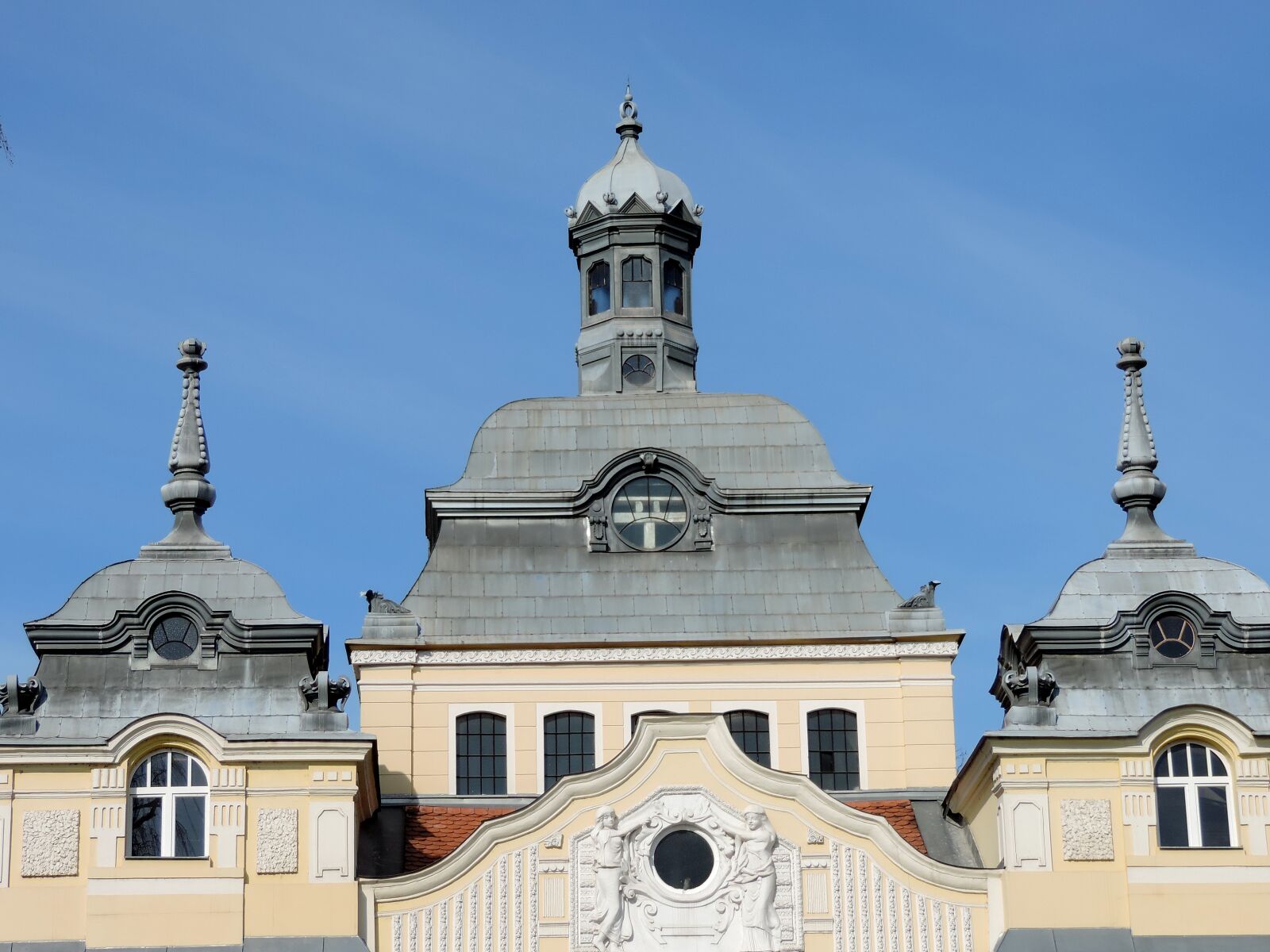 Nikon Coolpix P520 sample photo. Building, dome, architecture, residence photography