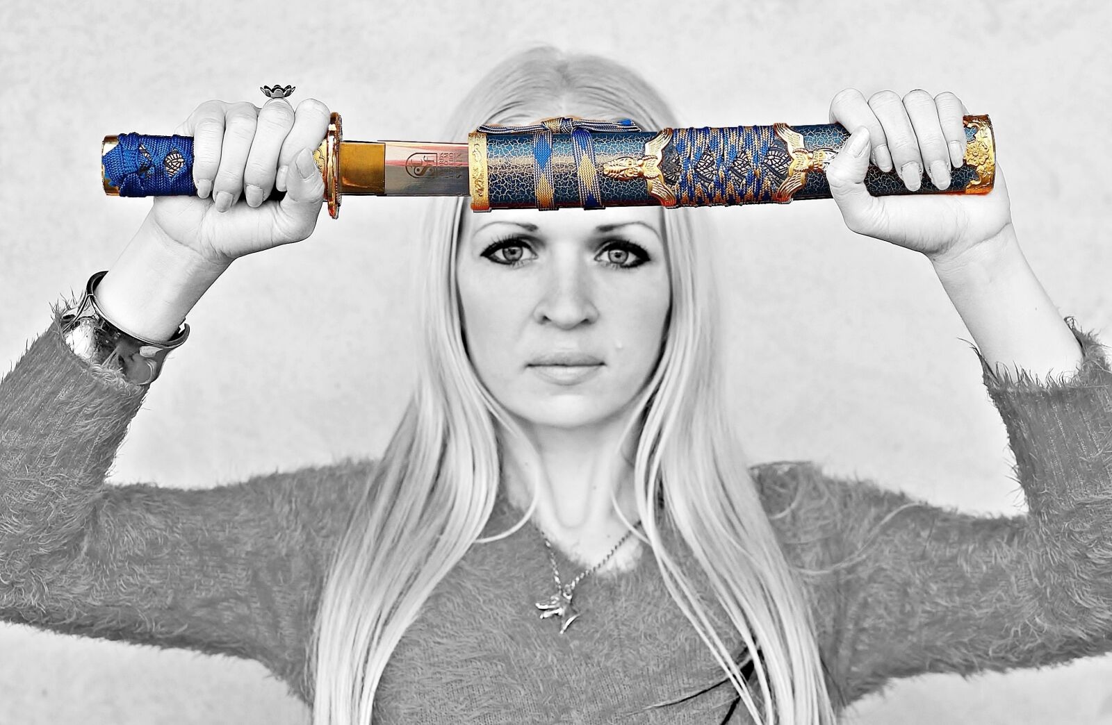 Canon EOS 600D (Rebel EOS T3i / EOS Kiss X5) sample photo. Warrior woman, blonde, sword photography