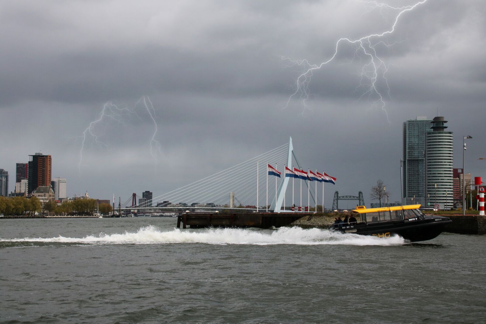 Canon EOS 760D (EOS Rebel T6s / EOS 8000D) sample photo. Rotterdam, water, erasmus bridge photography