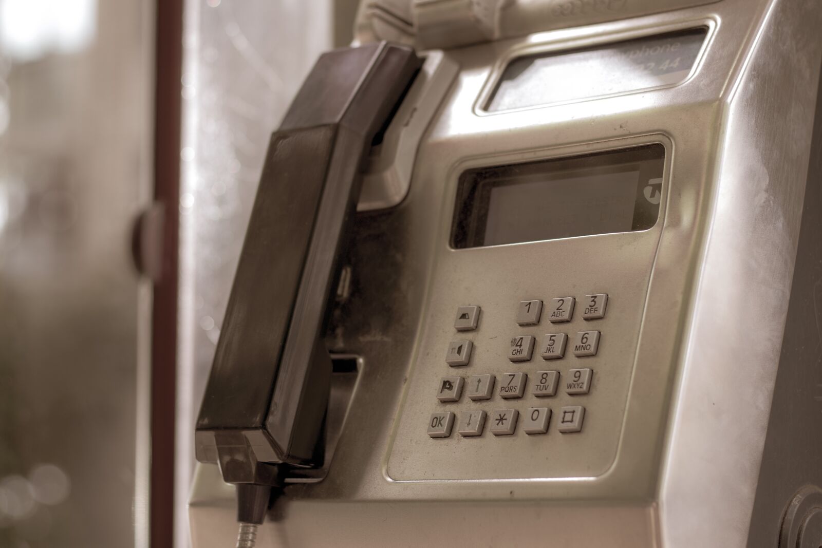 Canon EF 50mm F1.8 STM sample photo. Pay phone, telephone, phone photography