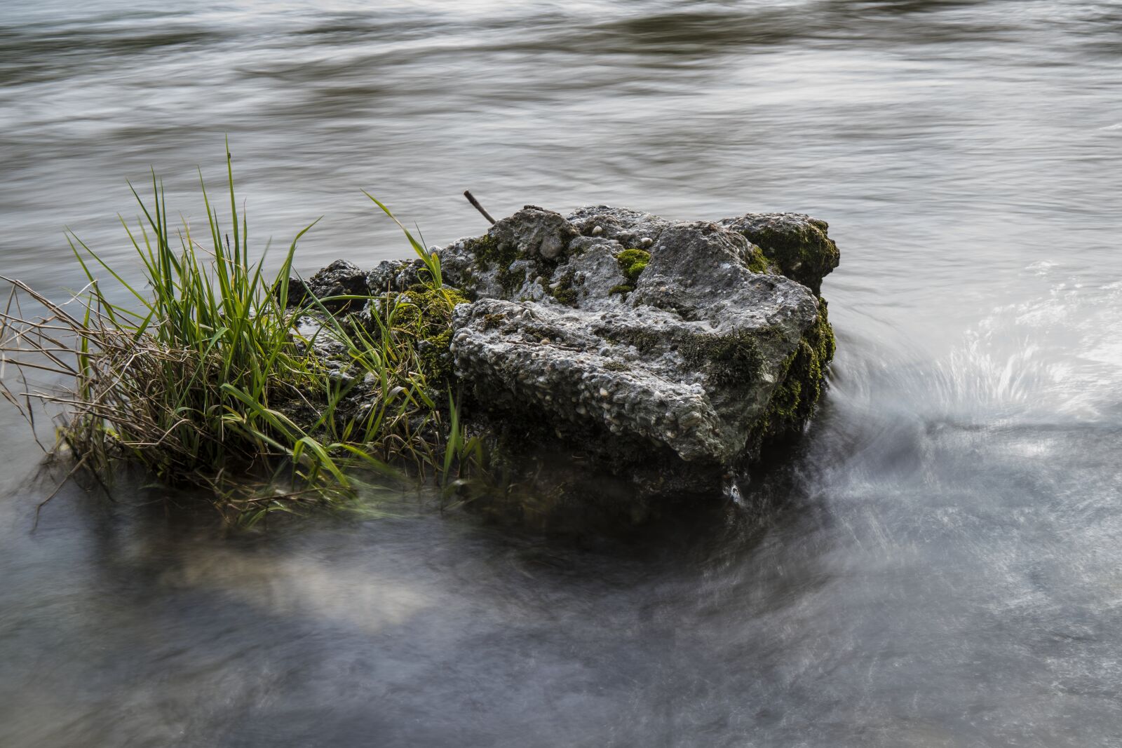 Sigma 30mm F2.8 EX DN sample photo. Water, stone, grass photography