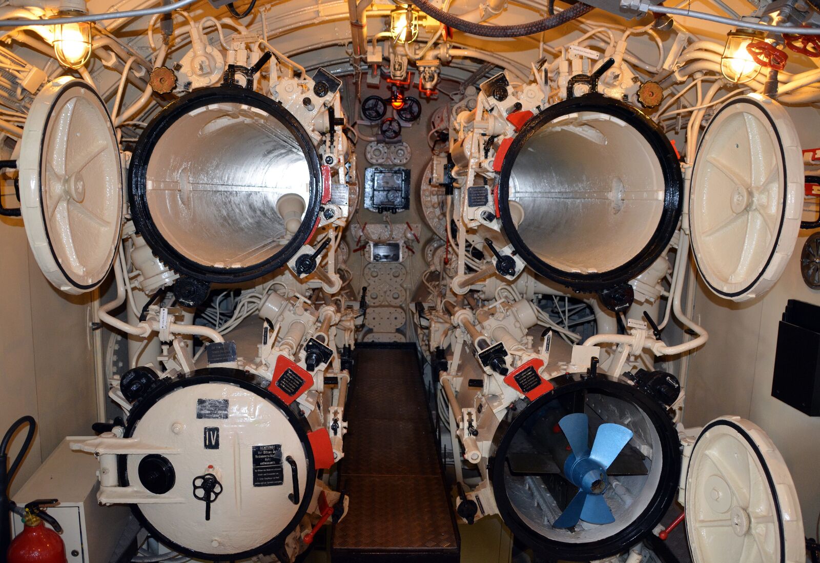 Nikon D5200 sample photo. Submarine, underwater boat, torpedo photography