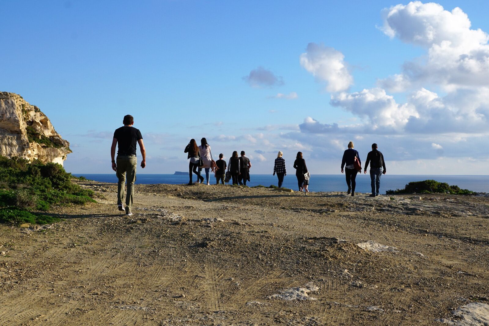 Sony ILCA-77M2 + Sony DT 16-50mm F2.8 SSM sample photo. People, group, hiking photography
