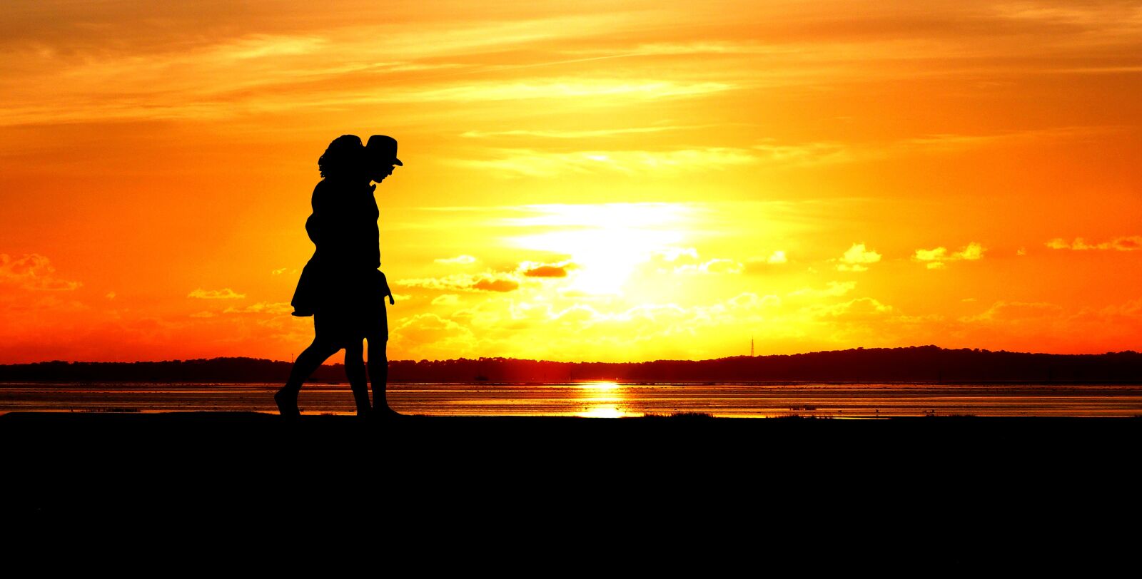 Panasonic Lumix DMC-FZ200 sample photo. Sunset, couple, romance photography
