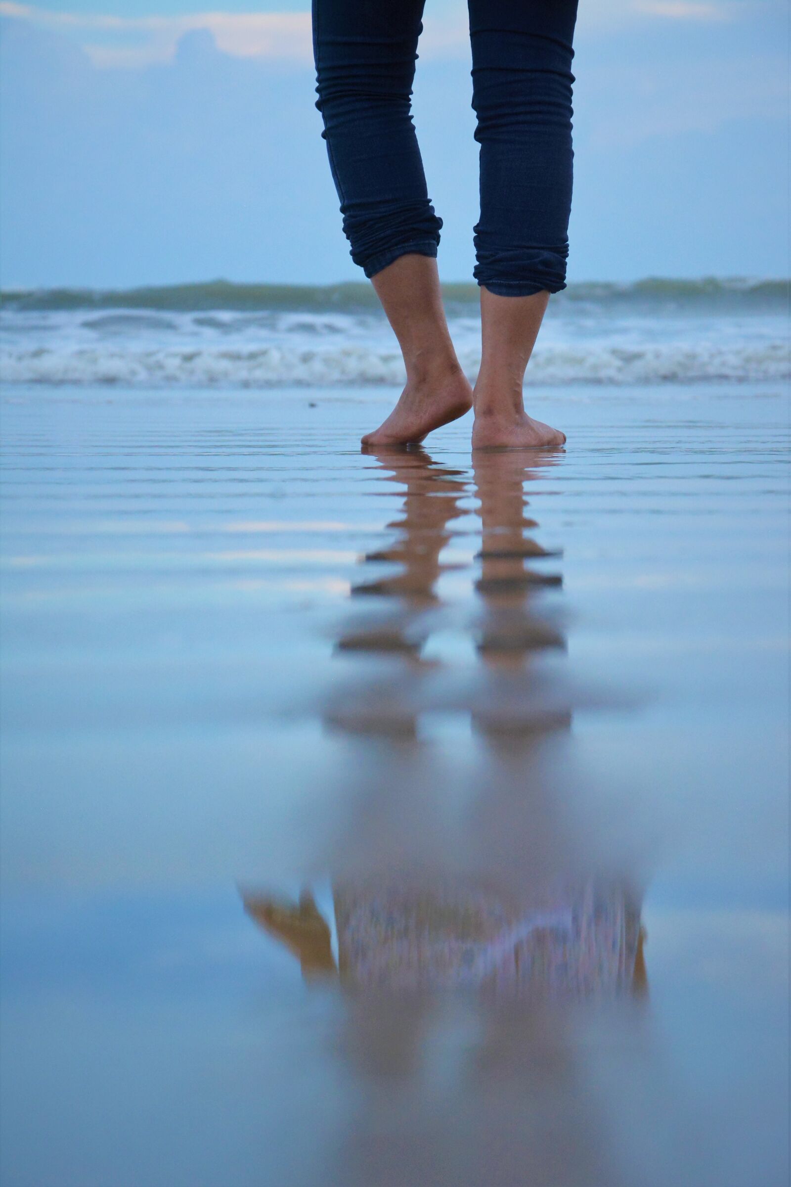 Nikon D5200 sample photo. Feet, beach, reflections photography